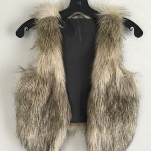 Multi tone crop faux fur vest